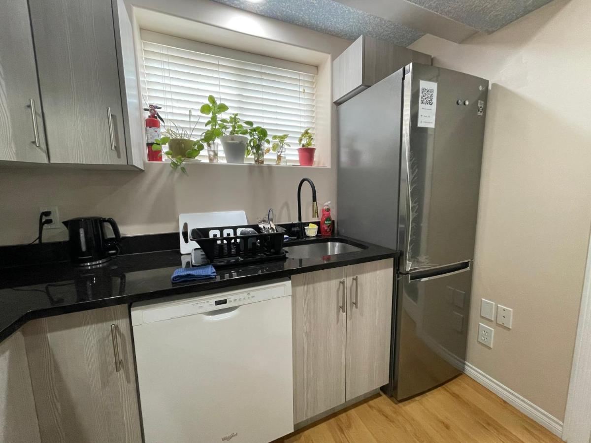 Super Luxury & Cozy Lower Level Apartment In Nw Calgary, Ab Close To Banff Exteriér fotografie